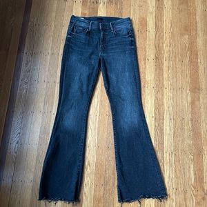 MOTHER The Weekender Fray flare in Night Shadow. Size 28. Excellent condition!